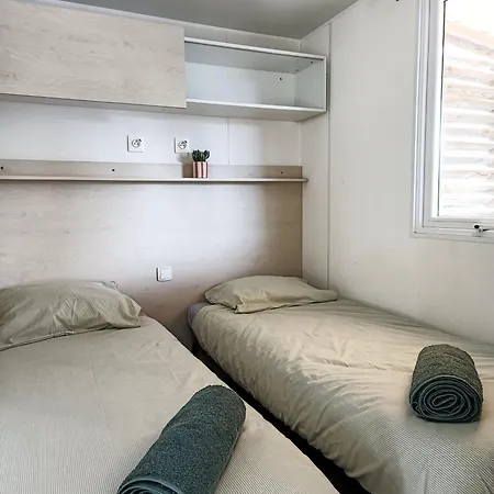 Mobilhome 6 Pers 5 Etoiles Et Piscine * トレイユ
